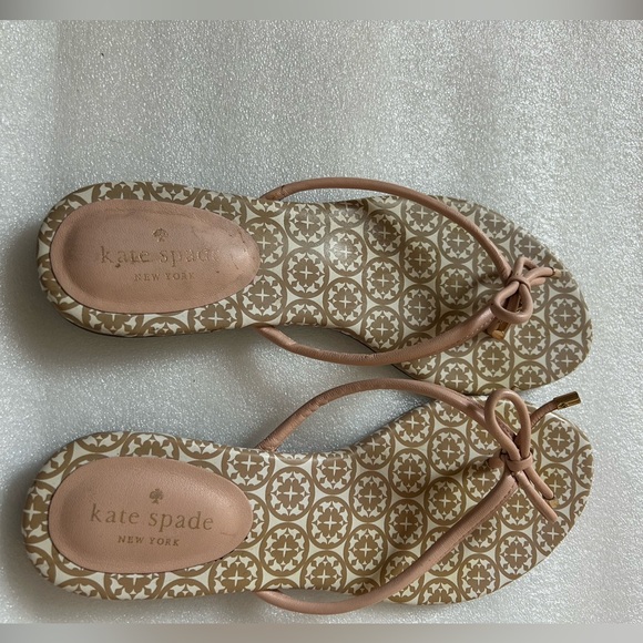 Kate Spade Mystic Bow Leather Pink Gold Patterned Flip Flop Sandals 8.5 - Picture 2 of 9